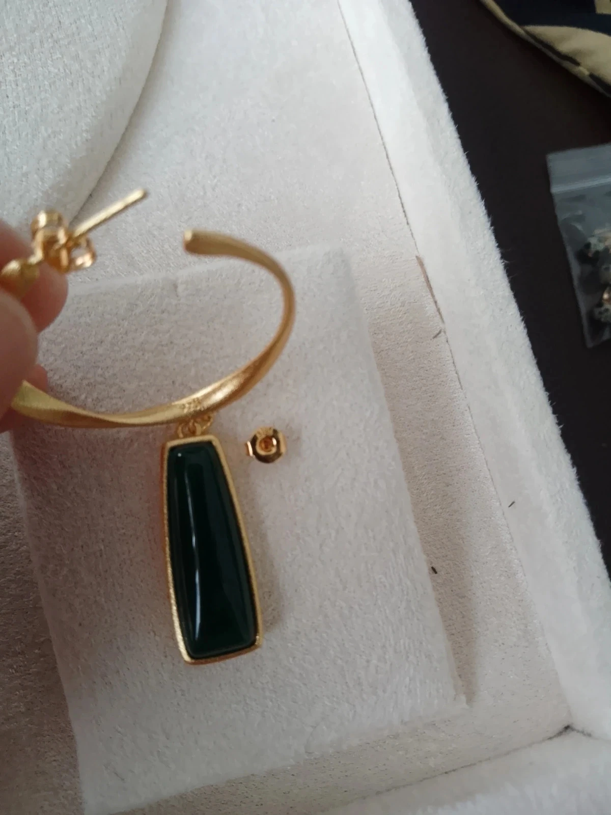 Boucles d'oreilles dorées et pendentifs en verre – photo 3